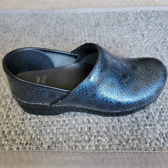 Dansko Professional Clogs blue/black patterned - Picture 3 of 13